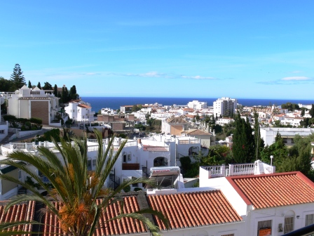 Vakantiewoning met privé zwembad op 600 meter van het Burriana strand in Nerja, Zuid Spanje