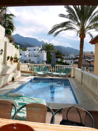 Feriebolig med privat pool 600 meter fra Burriana stranden i Nerja, Sydspanien