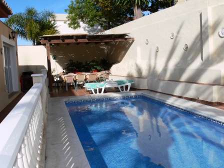 Maison de vacances avec piscine privée à 600 mètres de la plage de Burriana à Nerja, sud de l’Espagne