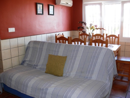 Holiday home with 4 bedrooms and private pool 600 meters from the Burriana beach in Nerja.