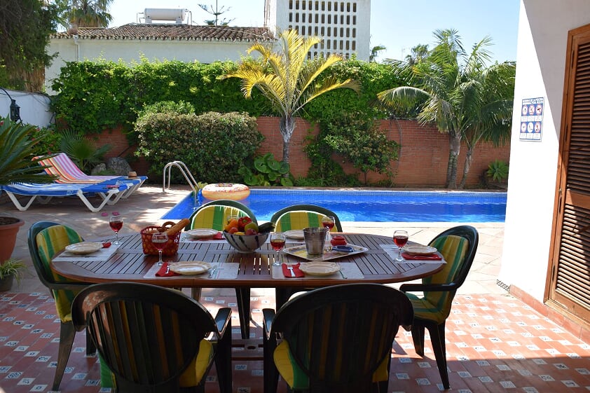 Bella villa spaziosa con piscina privata, a 5 minuti a piedi dalla famosa spiaggia di Burriana e a 5 minuti dall'accogliente centro di Nerja.