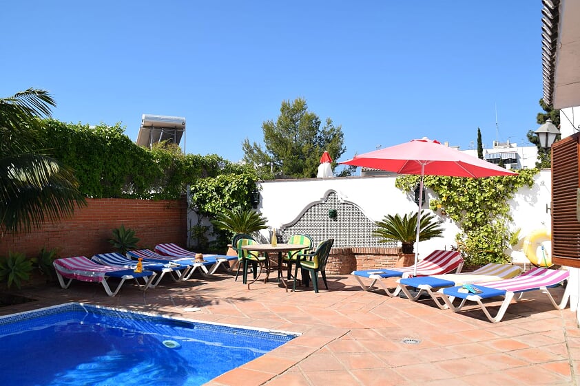 Bella villa spaziosa con piscina privata, a 5 minuti a piedi dalla famosa spiaggia di Burriana e a 5 minuti dall'accogliente centro di Nerja.