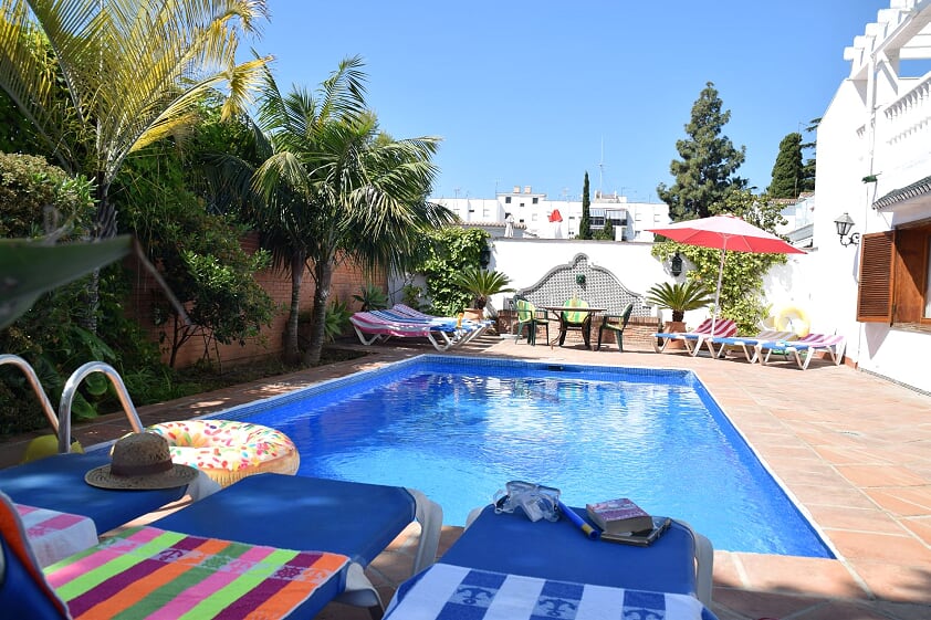 Bella villa spaziosa con piscina privata, a 5 minuti a piedi dalla famosa spiaggia di Burriana e a 5 minuti dall'accogliente centro di Nerja.