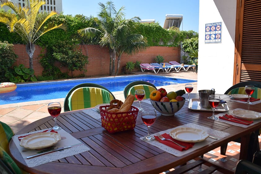 Bella villa spaziosa con piscina privata, a 5 minuti a piedi dalla famosa spiaggia di Burriana e a 5 minuti dall'accogliente centro di Nerja.