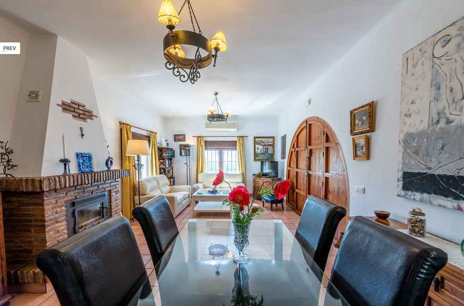 Espacioso chalet con gran jardín y piscina entre Nerja y Frigiliana