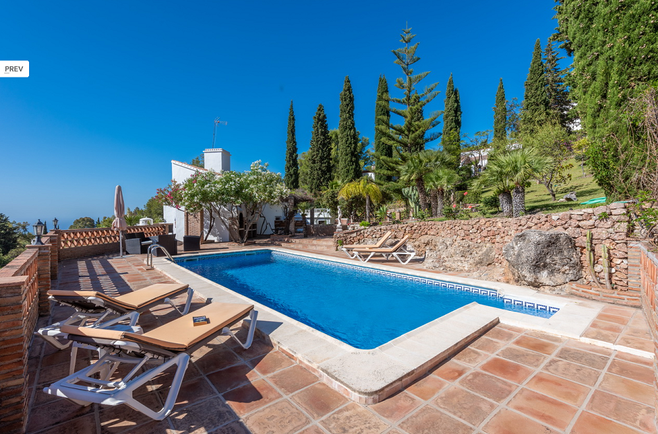 Spacious villa with large garden and swimming pool between Nerja and Frigiliana