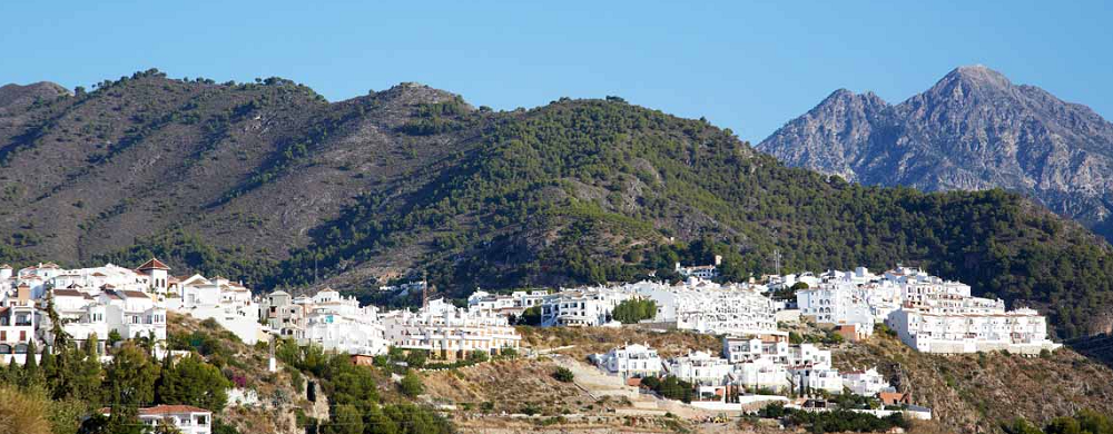 Rummelig villa med stor have og swimmingpool mellem Nerja og Frigiliana