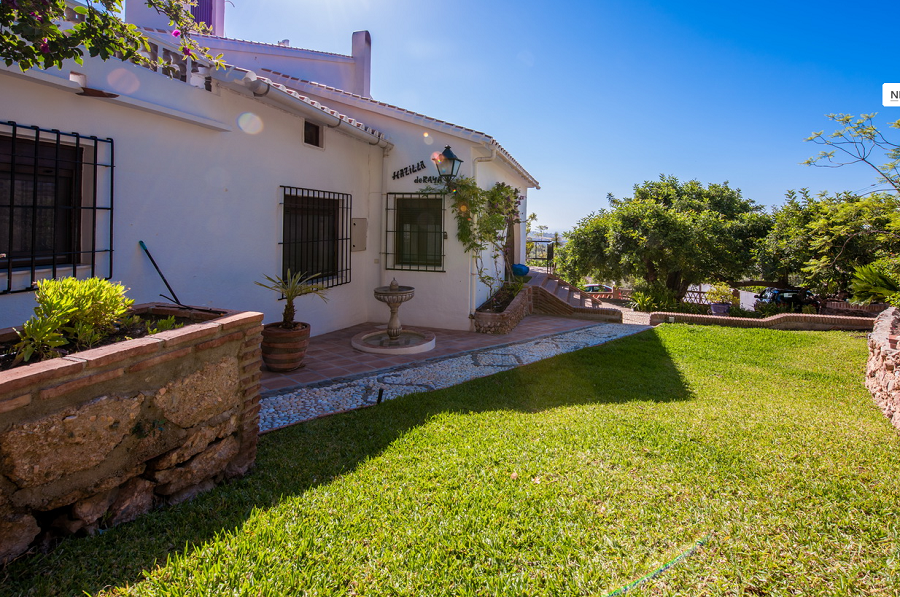 Rymlig villa med stor trädgård och pool mellan Nerja och Frigiliana