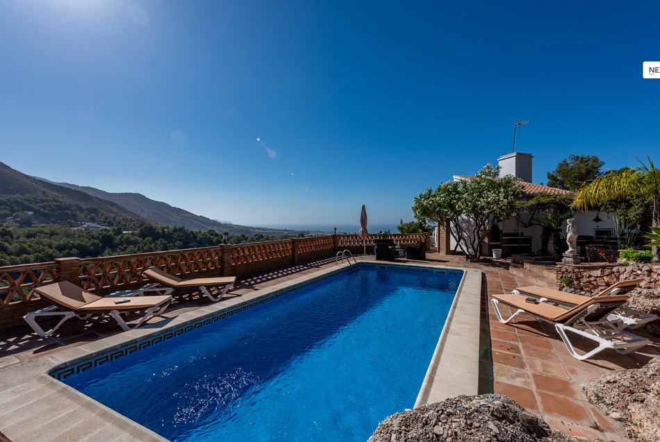 Spacious villa with large garden and swimming pool between Nerja and Frigiliana