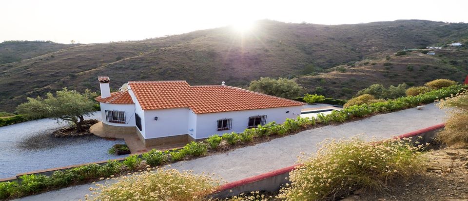 Villa mit 2 Schlafzimmern und privatem Pool in Algarrobo, Andalusien.