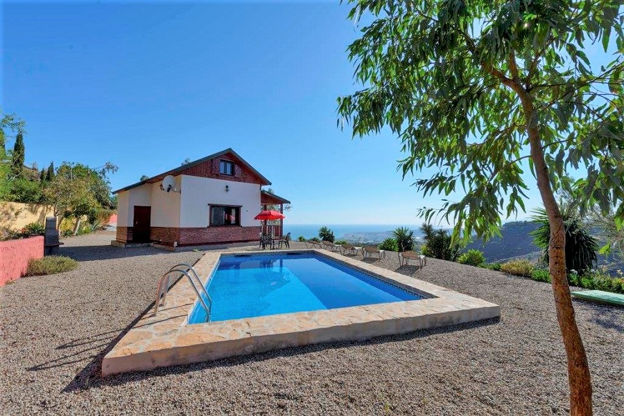 Villa med privat pool og rummelig have i Algarrobo, Sydspanien