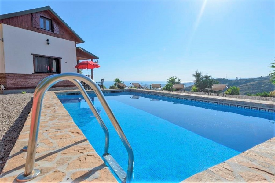 Villa med privat pool og rummelig have i Algarrobo, Sydspanien