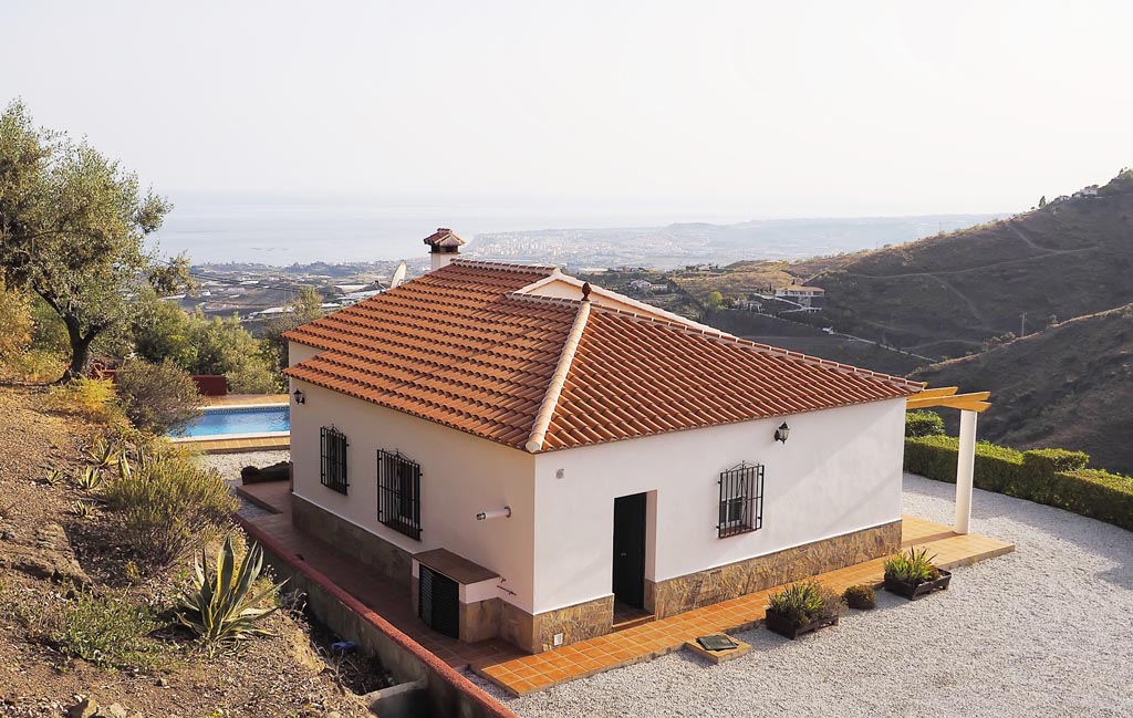 Frittliggende feriehus med svømmebasseng i Algorrobo, Andalucia.