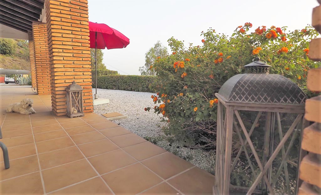 Maison de vacances avec piscine privée et vue sur la mer à Algarrobo, dans le sud de l’Espagne.