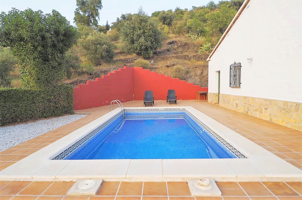 Ferienhaus mit privatem Pool und Meerblick in Algarrobo, Südspanien.