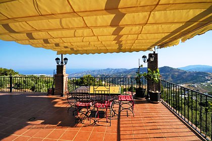 Bellissimo e spazioso Cortijo con bellissimo giardino e piscina privata nella zona di Frigiliana, nel sud della Spagna