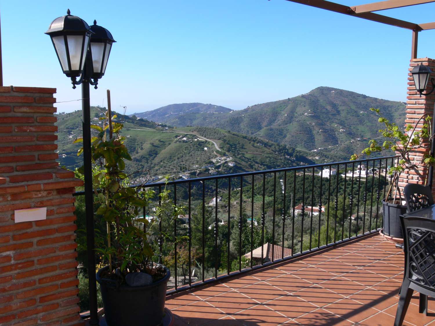 Beau Cortijo spacieux avec beau jardin et piscine privée dans la région de Frigiliana, sud de l’Espagne