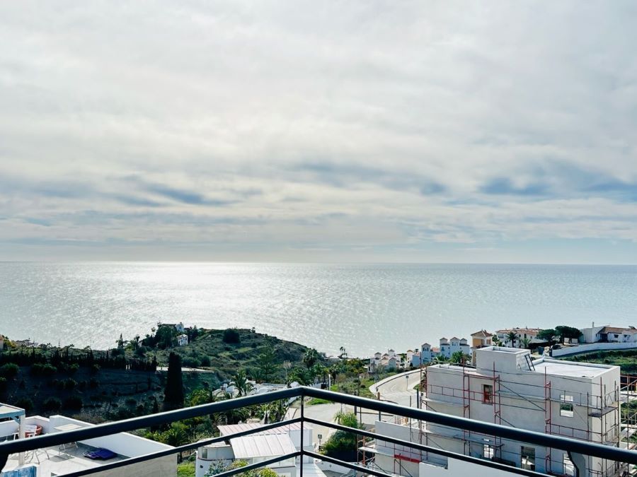 Luxury villas with modern styles in the Balcones del Peñoncillo urbanization in Torrox Costa.