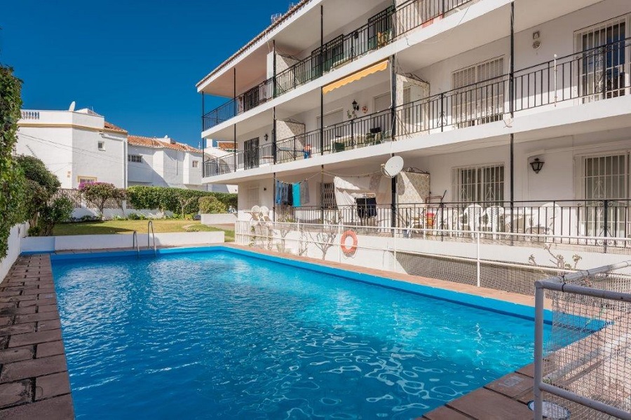 Appartement idéalement situé près de la célèbre plage de Burriana et à proximité du centre animé de Nerja, pour de merveilleuses vacances à la plage à Nerja.