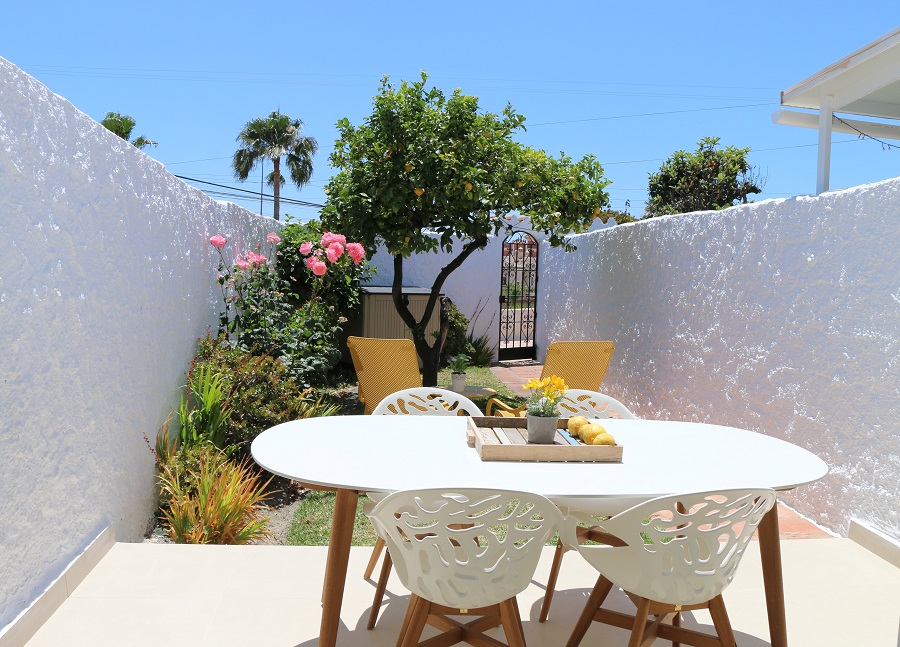 Renovated tastefully decorated apartment in the sought-after Capistrano Village in Nerja.