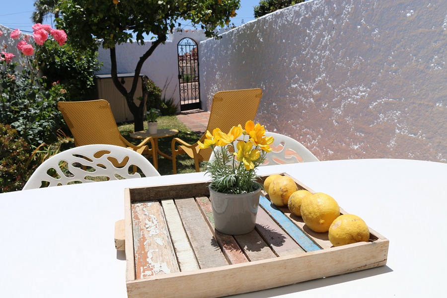 Appartement rénové et décoré avec goût dans le quartier recherché de Capistrano Village à Nerja.