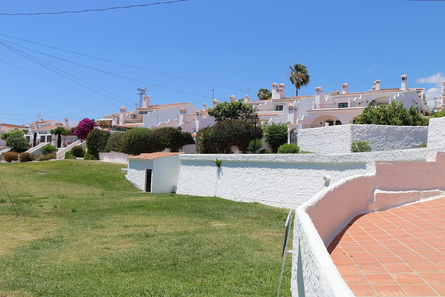 Renoverad smakfullt inredd lägenhet i eftertraktade Capistrano Village i Nerja.