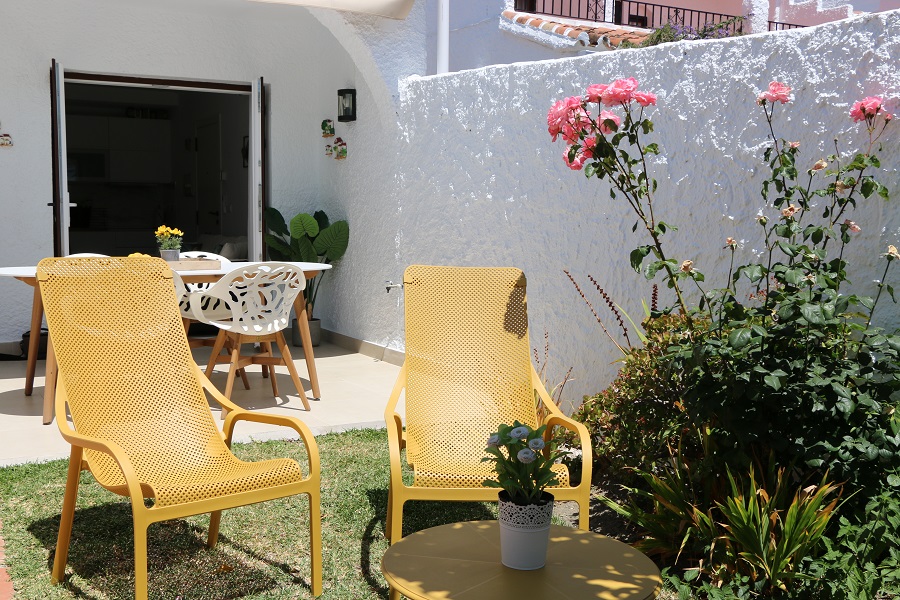 Appartement rénové et décoré avec goût dans le quartier recherché de Capistrano Village à Nerja.