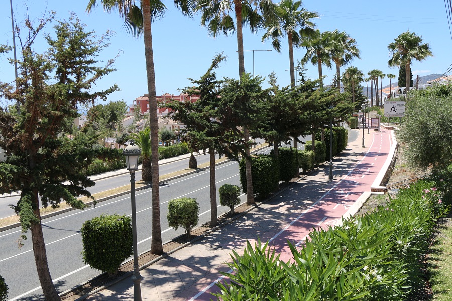 Renoveret smagfuldt indrettet lejlighed i den eftertragtede Capistrano Village i Nerja.