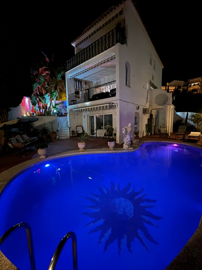 Villa with self-contained apartment and private pool in Burriana