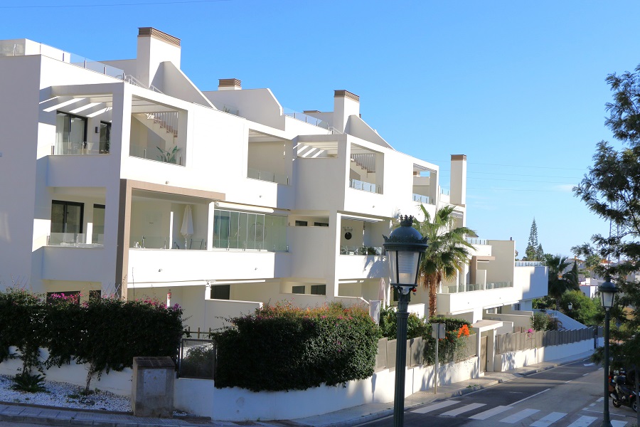 New luxuriously finished apartment in a small-scale complex for a wonderful beach holiday in Nerja, southern Spain.