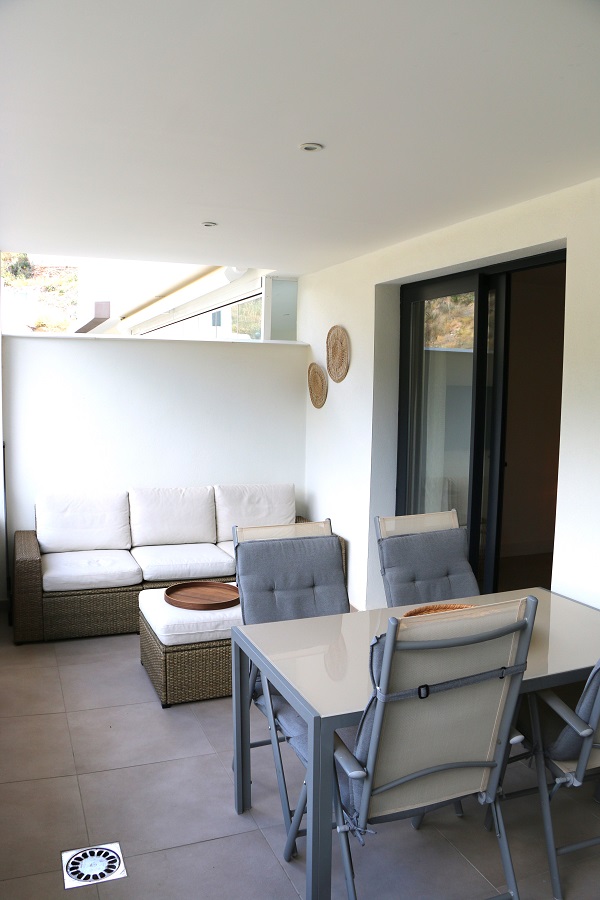 Nouvel appartement luxueusement fini dans un complexe à petite échelle pour de merveilleuses vacances à la plage à Nerja, dans le sud de l’Espagne.