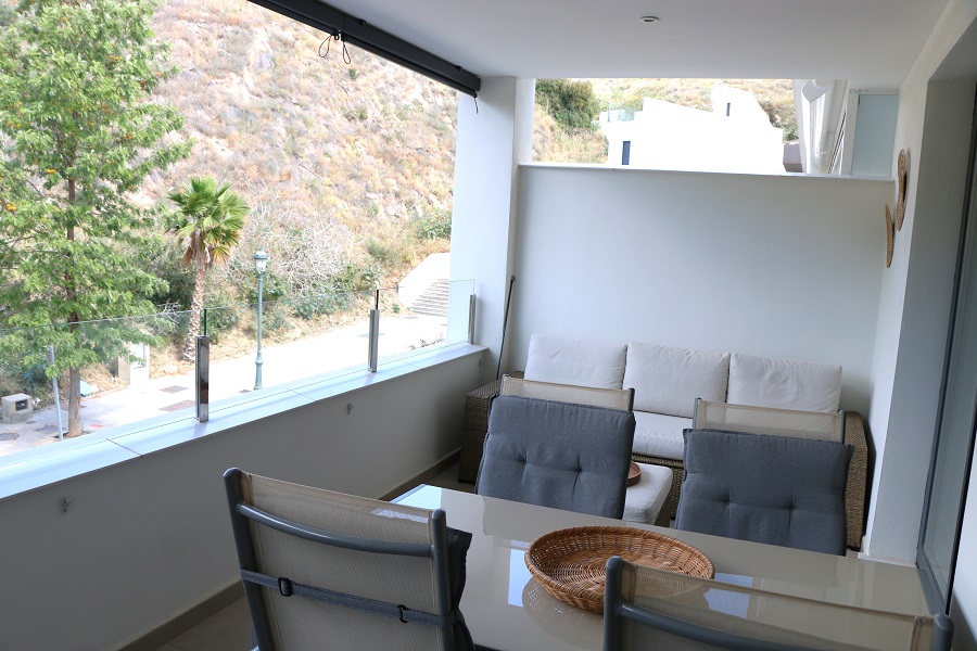 Neue luxuriös ausgestattete Wohnung in einer kleinen Anlage für einen wunderschönen Strandurlaub in Nerja, Südspanien.