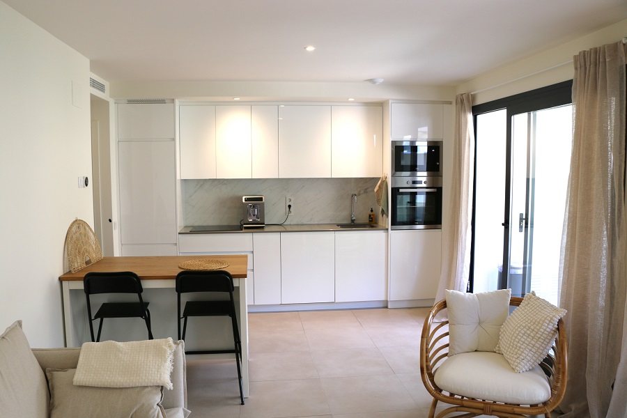 Nieuw luxe afgewerkt appartement in kleinschalig complex voor een heerlijke strand vakantie in Nerja, Zuid Spanje.