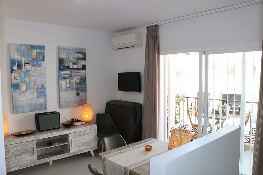 Fantastic 1-bedroom apartment a stone's throw from the famous beach of Burriana in Nerja!