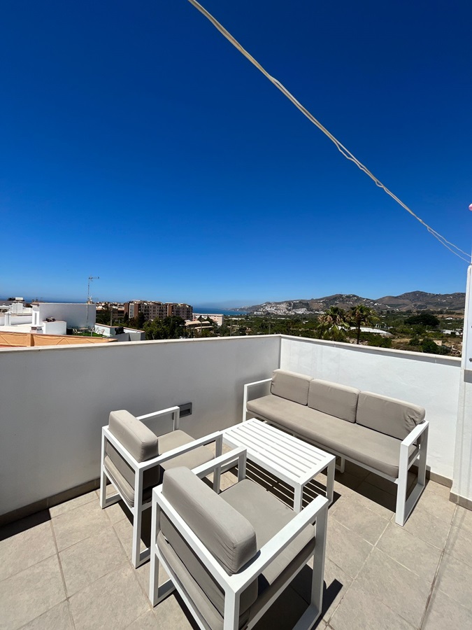 Exklusiv in Villandalux, Penthouse im Zentrum von Nerja mit schönem Meerblick und Whirlpool