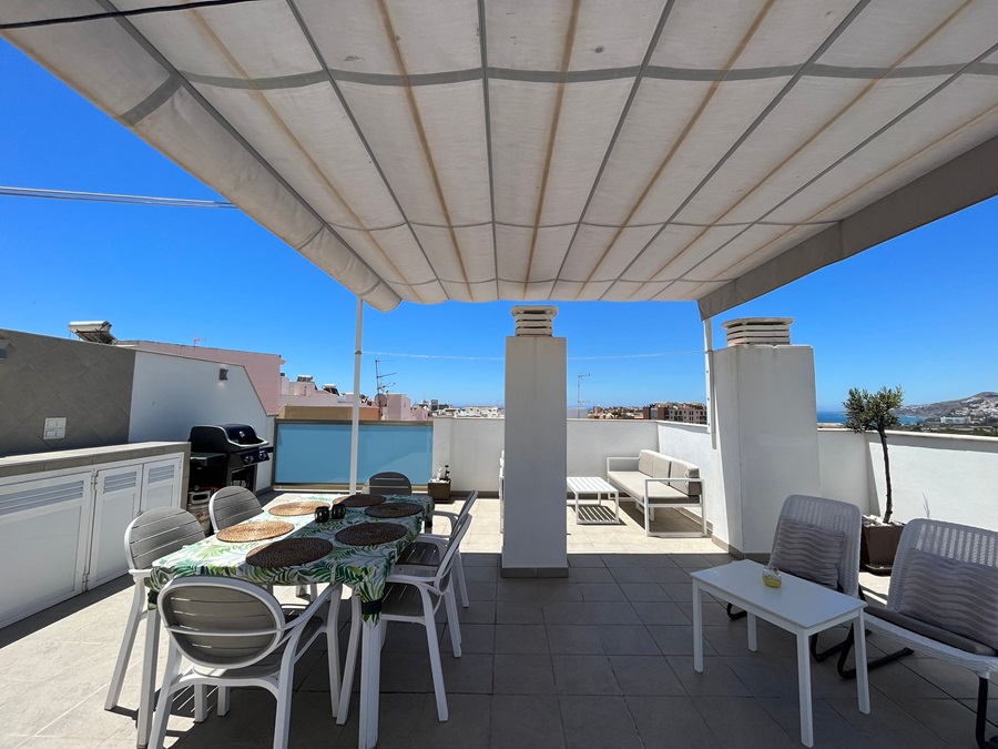 Exclusif à Villandalux, penthouse dans le centre de Nerja avec une vue magnifique sur la mer et un jacuzzi