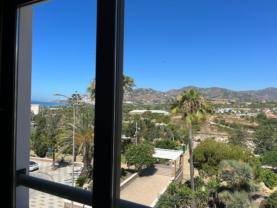 Exclusif à Villandalux, penthouse dans le centre de Nerja avec une vue magnifique sur la mer et un jacuzzi