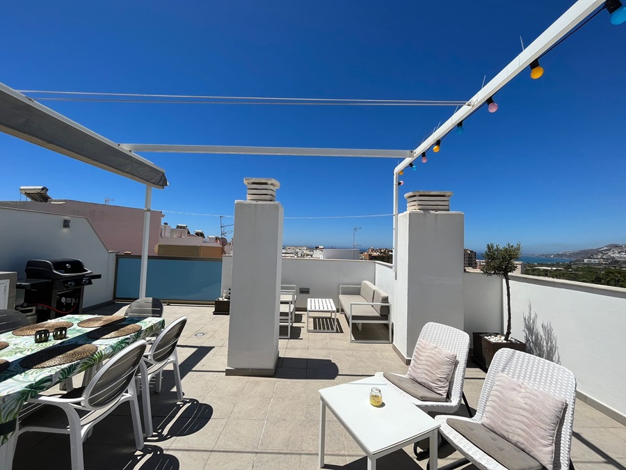 Exclusivo de Villandalux, ático en el centro de Nerja con preciosas vistas al mar y jacuzzi