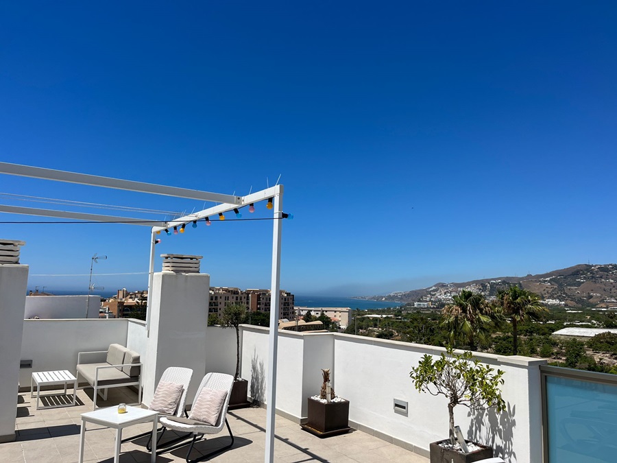 Exclusivo de Villandalux, ático en el centro de Nerja con preciosas vistas al mar y jacuzzi