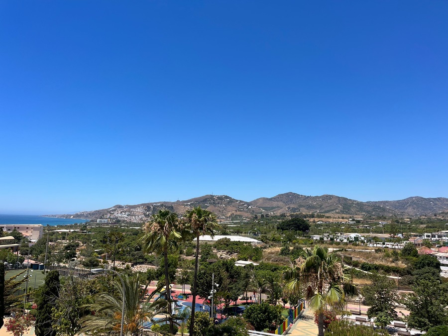 Exclusif à Villandalux, penthouse dans le centre de Nerja avec une vue magnifique sur la mer et un jacuzzi