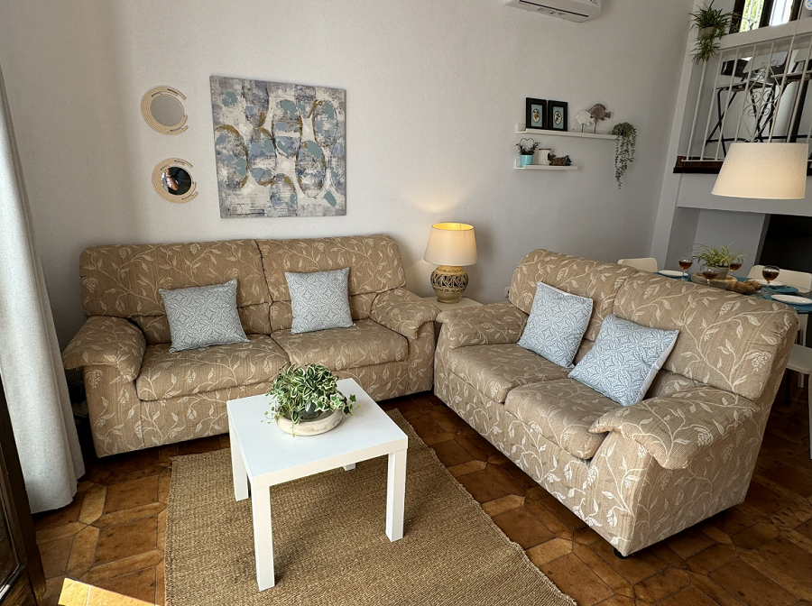 Prachtig halfvrijstaand huis met 2 slaapkamers en privé zwembad en jacuzzi op 700 meter van het bekende Burriana strand in Nerja.