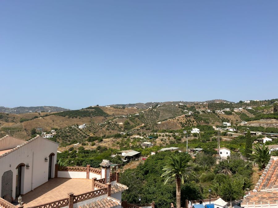 Exclusief bij Villandalux, appartement in Frigiliana met prachtig uitzicht op de bergen.