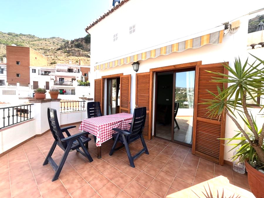 In esclusiva per Villandalux, appartamento a Frigiliana con splendida vista sulle montagne.