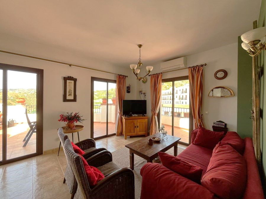 Exclusivo de Villandalux, apartamento en Frigiliana con preciosas vistas a la montaña.