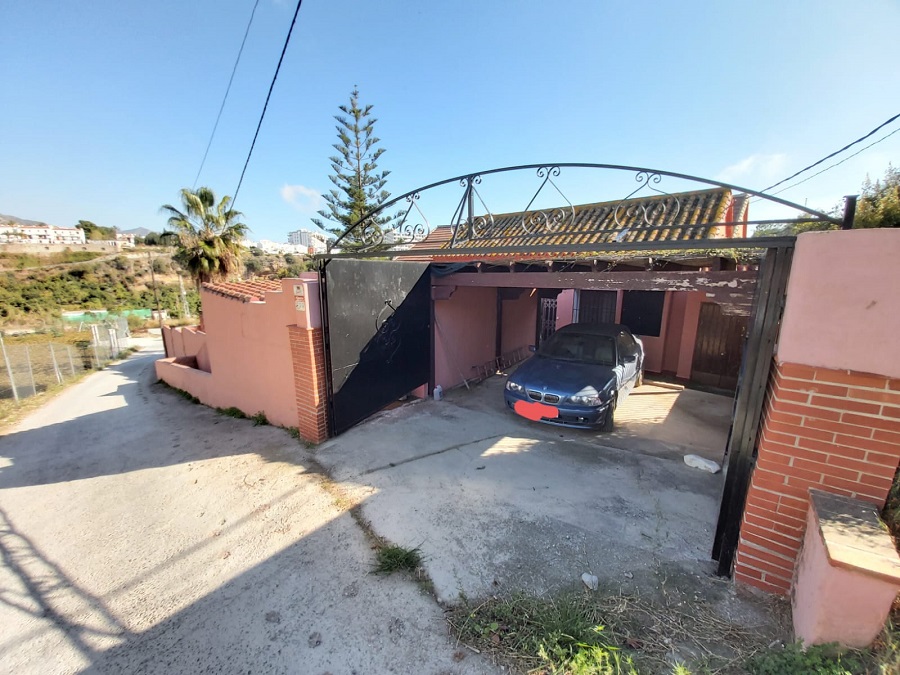 Bijzondere karakteristieke vrijstaande woning in Nerja met 4 ruime slaapkamers, 3 badkamers en prive zwembad.