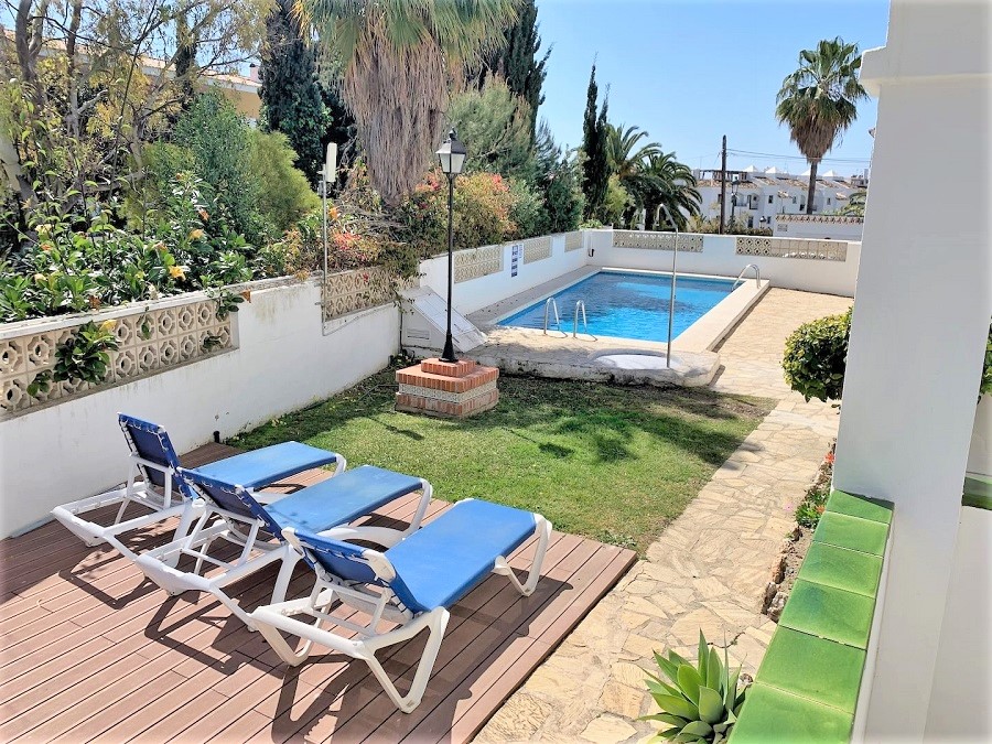 Apartamento con una ubicación ideal cerca de la famosa playa de Burriana y cerca del animado centro de Nerja, para unas maravillosas vacaciones de playa en Nerja.