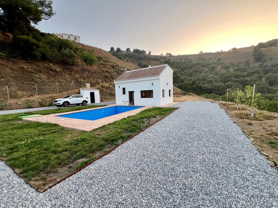 Encantadora casa de campo reformada con piscina privada en Frigiliana