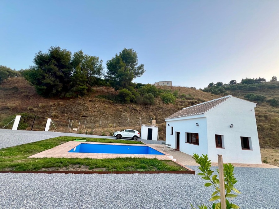 Encantadora casa de campo reformada con piscina privada en Frigiliana