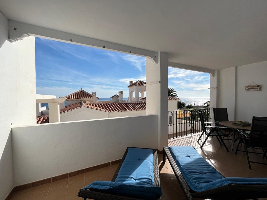 Two apartments located below each other with beautiful sea views, communal pool and garage space in El Peñoncillo, Torrox