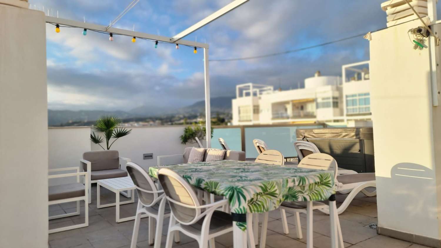 Penthouse im Zentrum von Nerja mit schönem Meerblick und Whirlpool